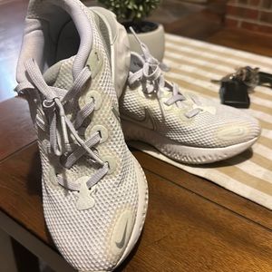 Nike renew size 5 in good condition